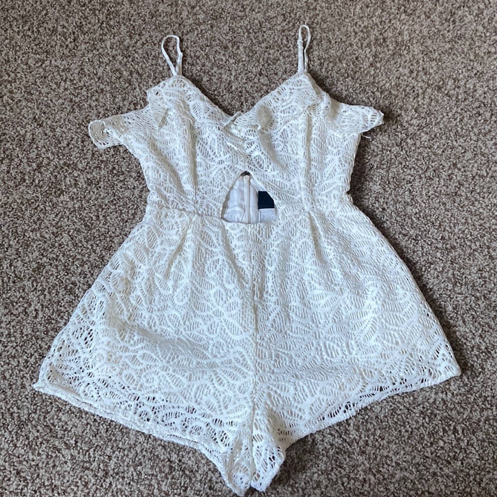 Me To We shorts romper, Size M